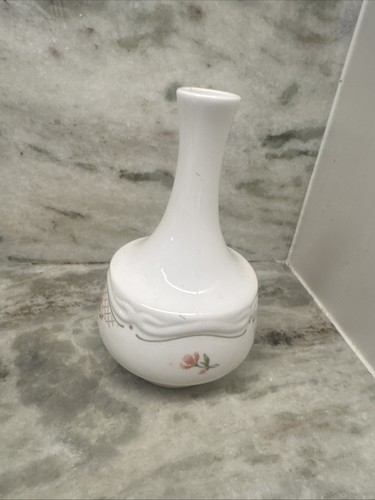 Wedgwood rosehip bud - wedgwood, vase
