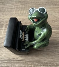 Frog Playing Piano wearing