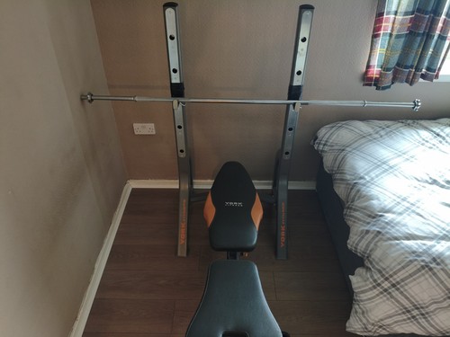Weight bench and bar