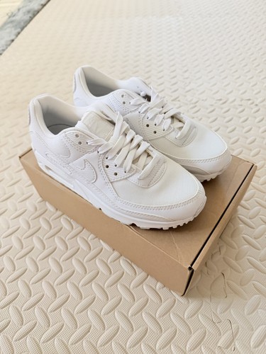 New nwb authentic nike womens - authentic,