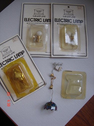 Lot vintage dolls house - of,