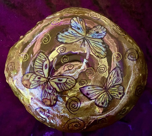 Stunning large hand - stunning,