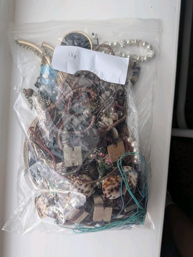 1kg mixed costume jewellery - 1kg,