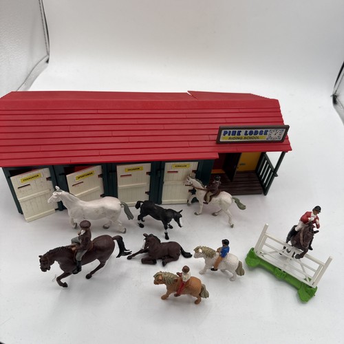 Britains 1970s pine lodge - britains,