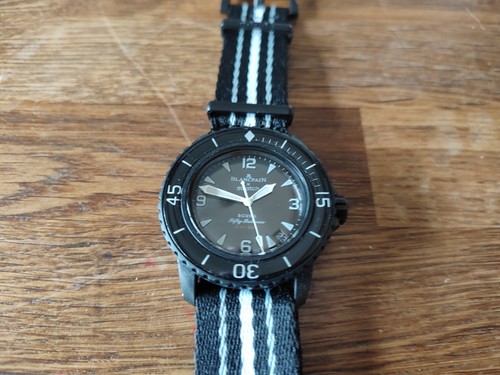 Quartz divers watch black