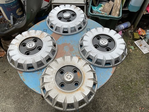 Set four wheel trims - of,