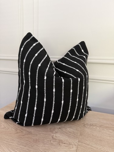 Set black with white - with,