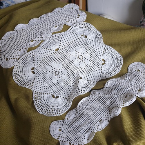 Vtg cotton crochet lacey table - crochet,