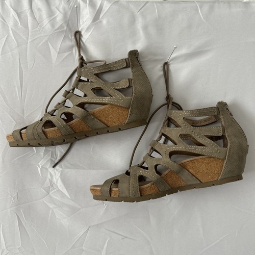 Earth spirit women - spirit, taupe