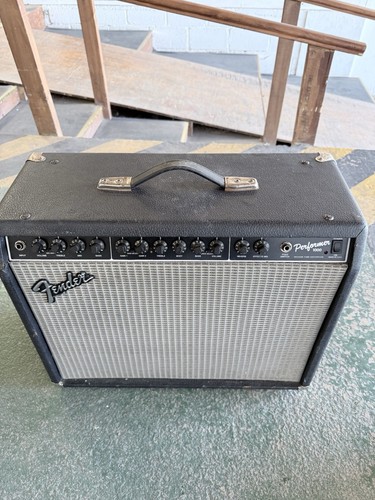 Fender performer 1000 - -,
