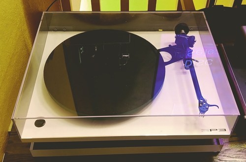 Rega turntable with - p3,