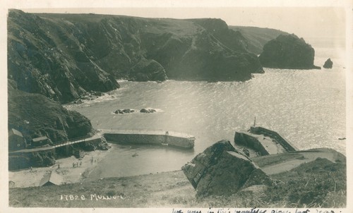 Mullion cove cornwall - cove,