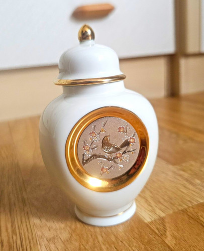White ceramic lidded vase - white,