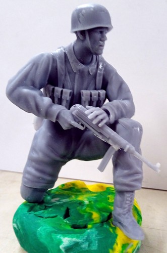 Kneeling german paratrooper - kneeling,