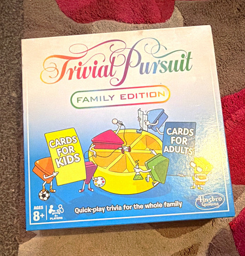 Hasbro trivial pursuit - pursuit, family