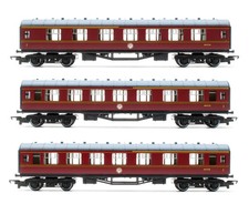 HORNBY 'OO' GAUGE RAKE OF 3