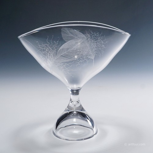 Footed bowl with feather - footed,