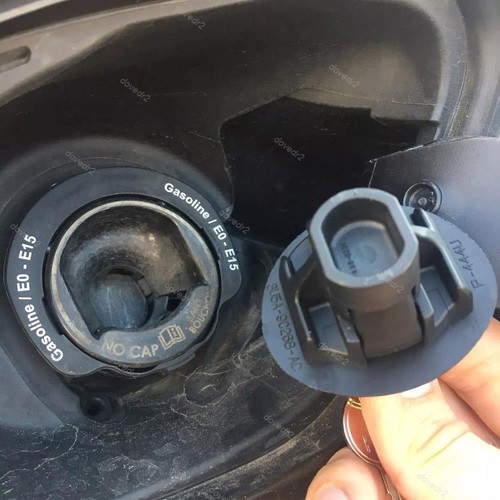 Locking gas fuel tank cover - gas,
