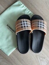 Signature Burberry Sliders