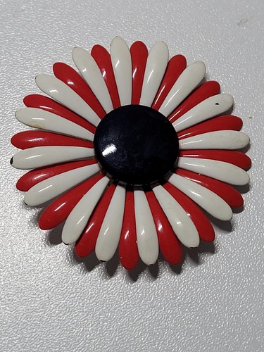 Vintage 1960s mod enamel daisy - vintage,