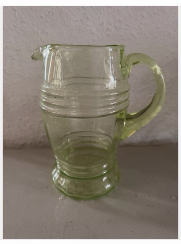 Lovely art deco green glass - green,