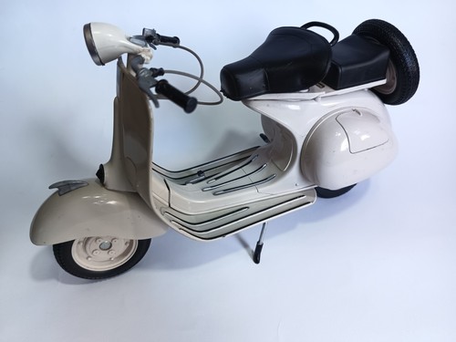 Scale model 1955 vespa 150 - scale,