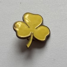 Girl Guide Metal Badge. Yellow Trefoil. 