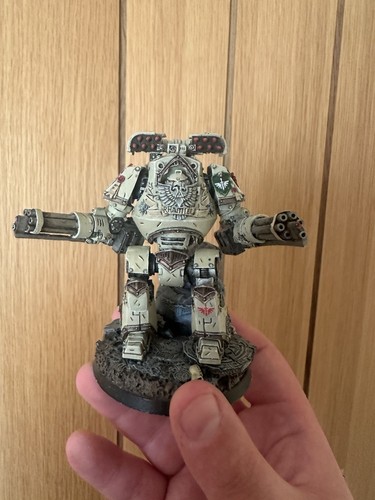 Well painted dark - well,