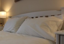 White Cotton Rich Hotel Quality Bed Linen Flat Sheet & Pillow Case Bundle