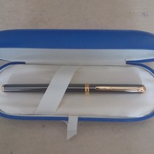 Messenger Fountain pen - Lacquer Grey with gold trim boxed  Mint