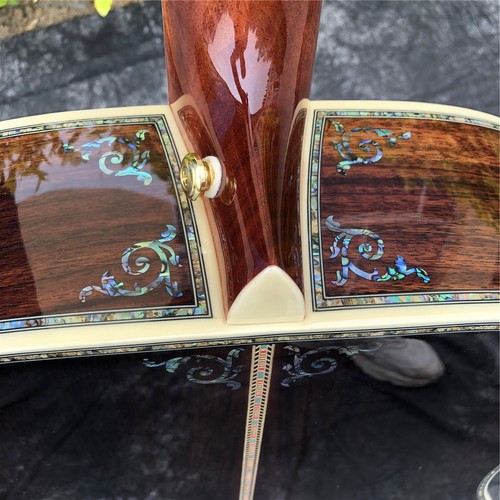 Solid spruce acoustic - spruce,