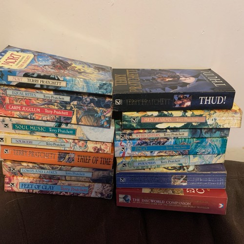 Terry pratchett books - pratchett, bundle