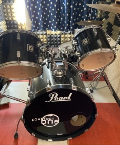 Pearl drum kit including extra - kit,