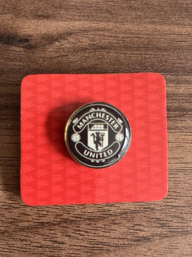 Manchester united pin badge - united,