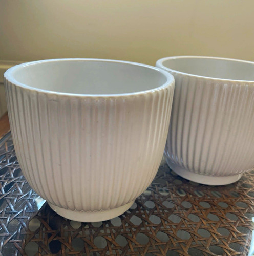White ribbed ceramic round - ribbed,