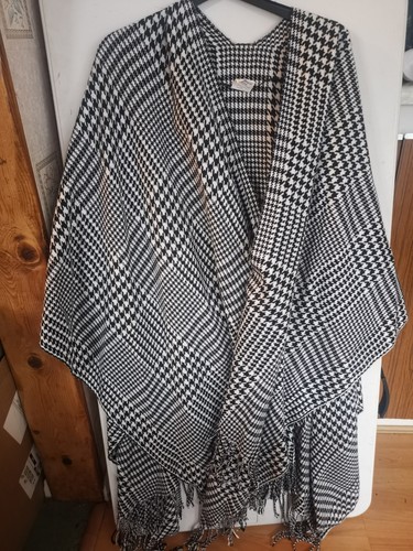 Ladies one size shawl - size,