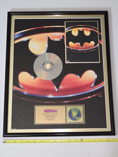 Batman international gold - batman,