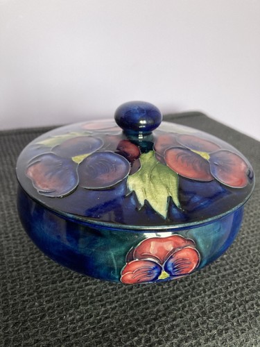 William moorcroft pottery blue - moorcroft,