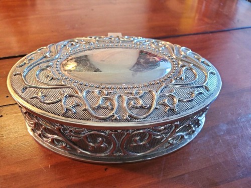 Vintage silver tone - tone, well