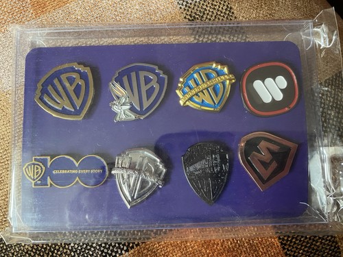 Warner brothers pin - brothers, badges