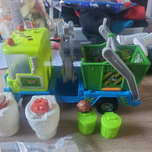 Trash pack skip truck bundle - skip,