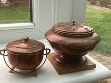 A copper cauldron with lid, &