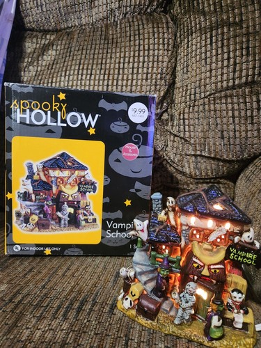 Vintage spooky hollow - vintage, vampire