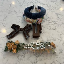 Lot hair accessories - of,
