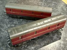 OO LMS Parcel Vans x 2