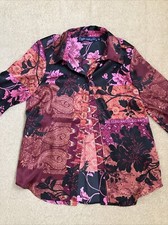 Nice Ladies Susan Graver Red Black Size S 12/14 Polyester Floral Silky Blouse..