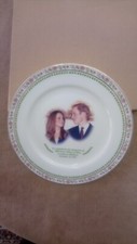 COLLECTABLE ROYAL DOULTON SOUVENIR PLATE PRINCE WILLIAM AND KATE ENGAGEMENT