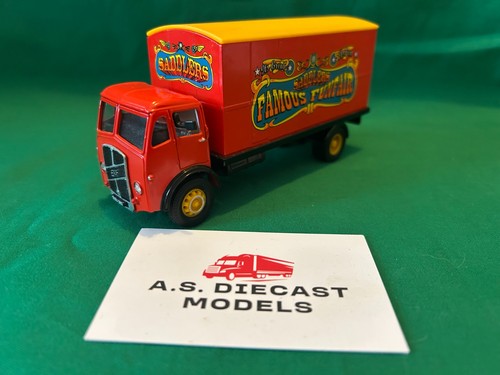 Corgi modern truck - modern, showmans
