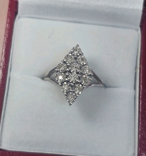9ct white gold - gold, 0.25ct