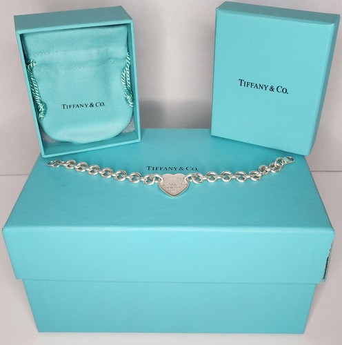Tiffany return to - &,